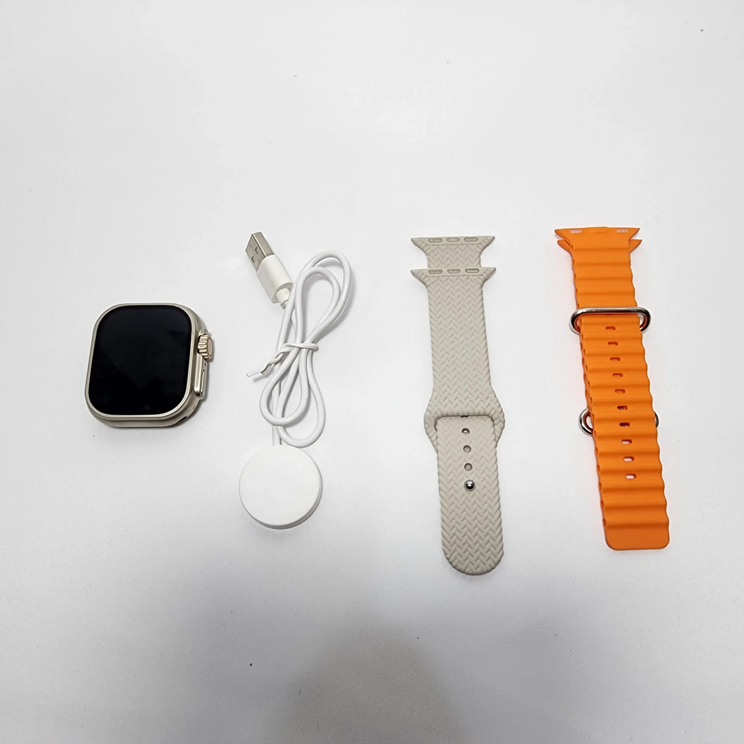 ساعت هوشمند ZW9 Ultra2 3 محتویات جعبه ساعت هوشمند ZW9 Ultra2 شامل خود ساعت، بند سیلیکونی، شارژر مگنتی و دفترچه راهنما