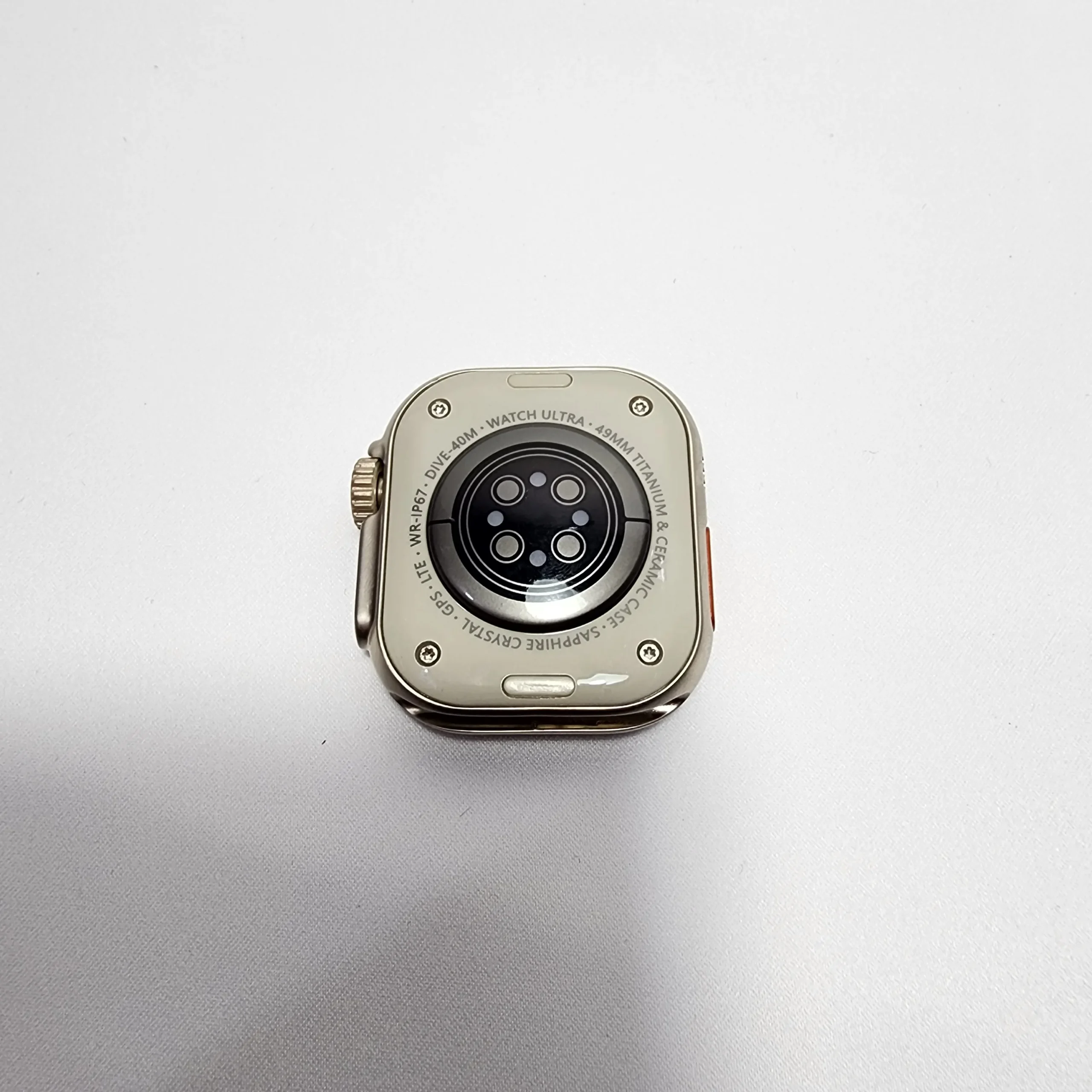 ساعت هوشمند ZW9 Ultra2 5 محتویات جعبه ساعت هوشمند ZW9 Ultra2 شامل خود ساعت، بند سیلیکونی، شارژر مگنتی و دفترچه راهنما