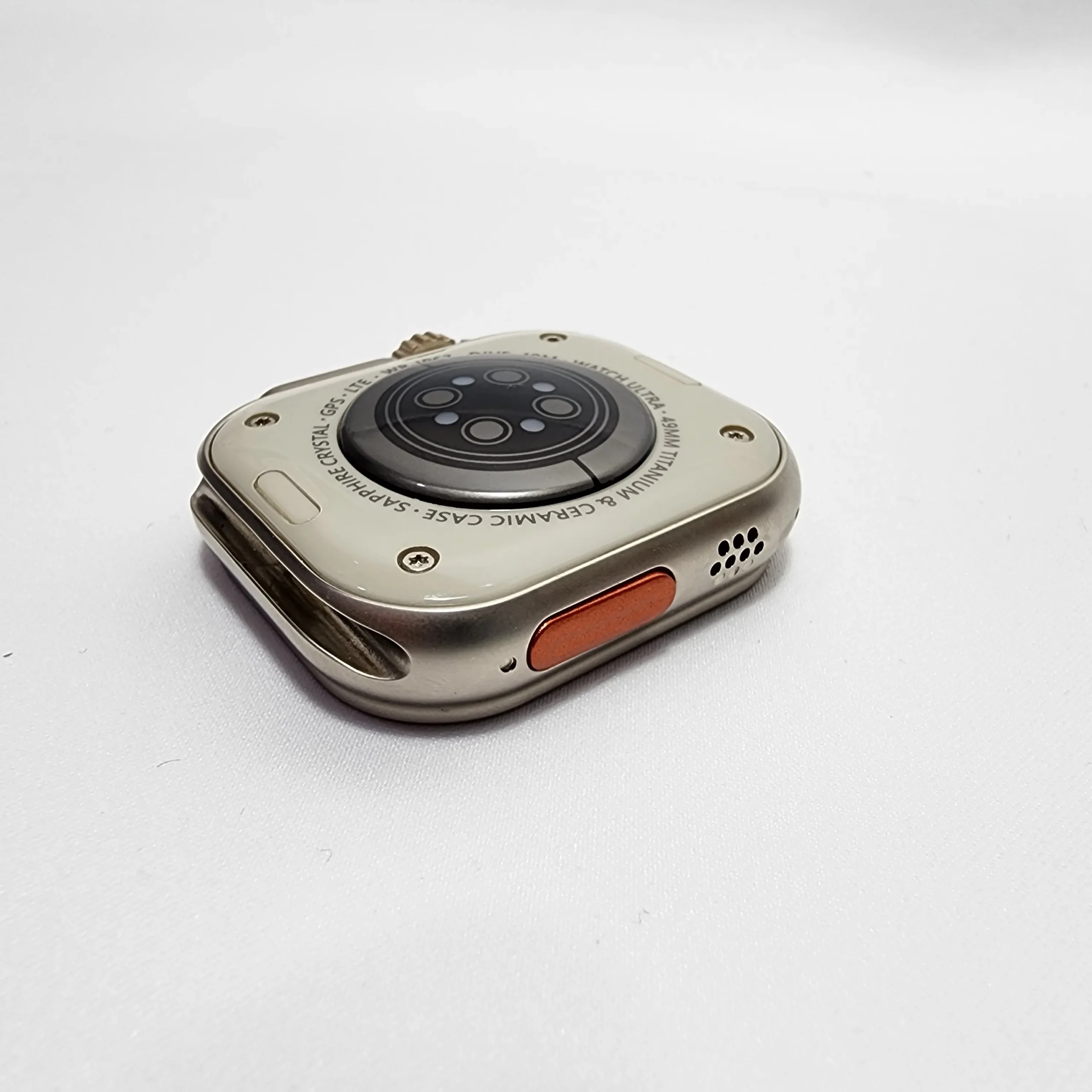 ساعت هوشمند ZW9 Ultra2 6 محتویات جعبه ساعت هوشمند ZW9 Ultra2 شامل خود ساعت، بند سیلیکونی، شارژر مگنتی و دفترچه راهنما