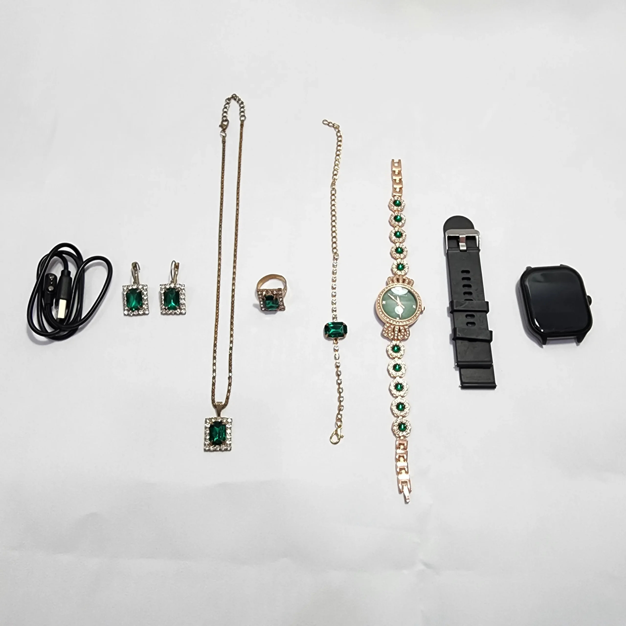 ساعت هوشمند A56 Plus صفحه نمایش 2.02 اینچ همراه با ست کامل جواهرات 3 ساعت هوشمند A56 Plus مشکی همراه ست جواهرات زنانه