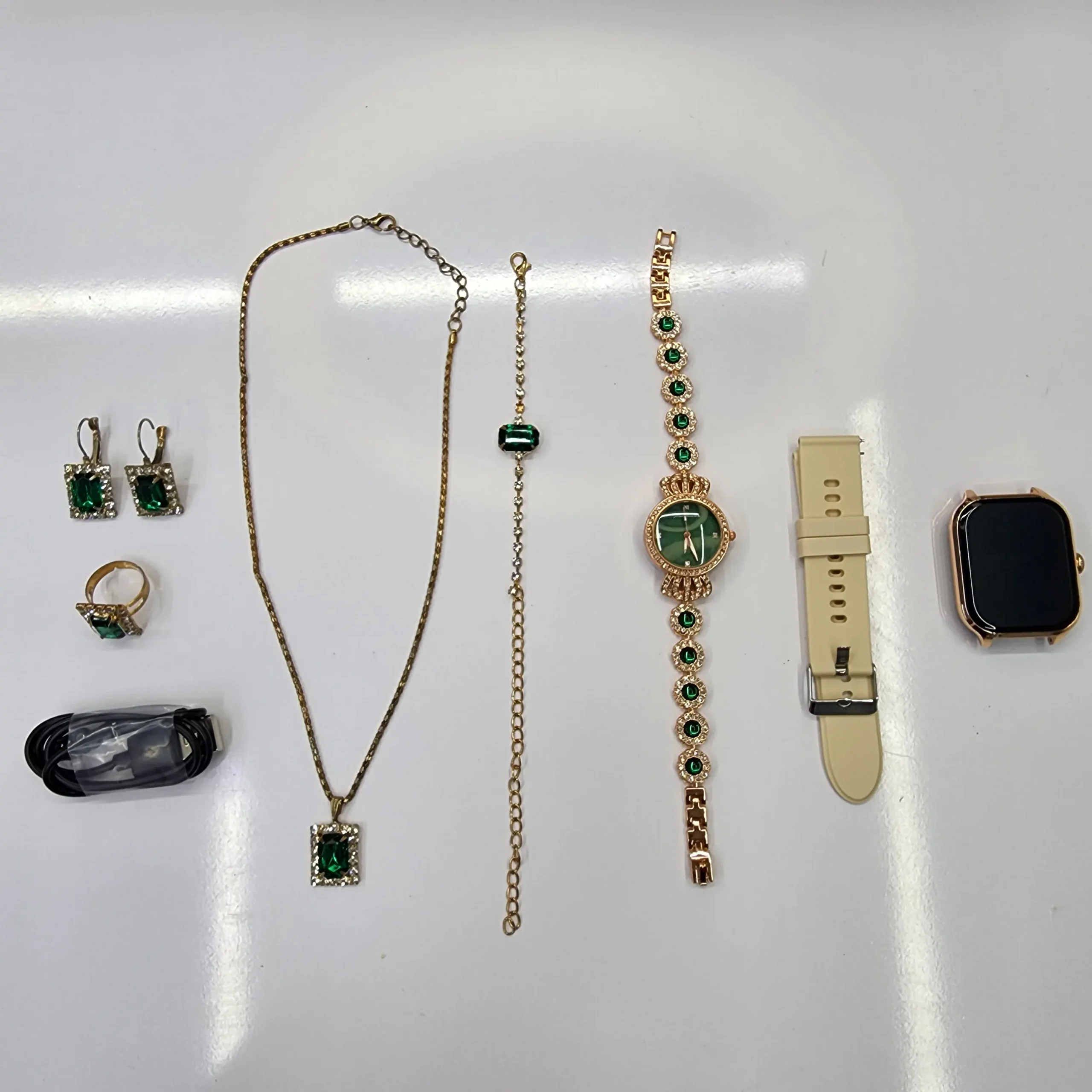 ساعت هوشمند A56 Plus صفحه نمایش 2.02 اینچ همراه با ست کامل جواهرات 7 ساعت هوشمند A56 Plus کرم همراه ست کامل جواهرات