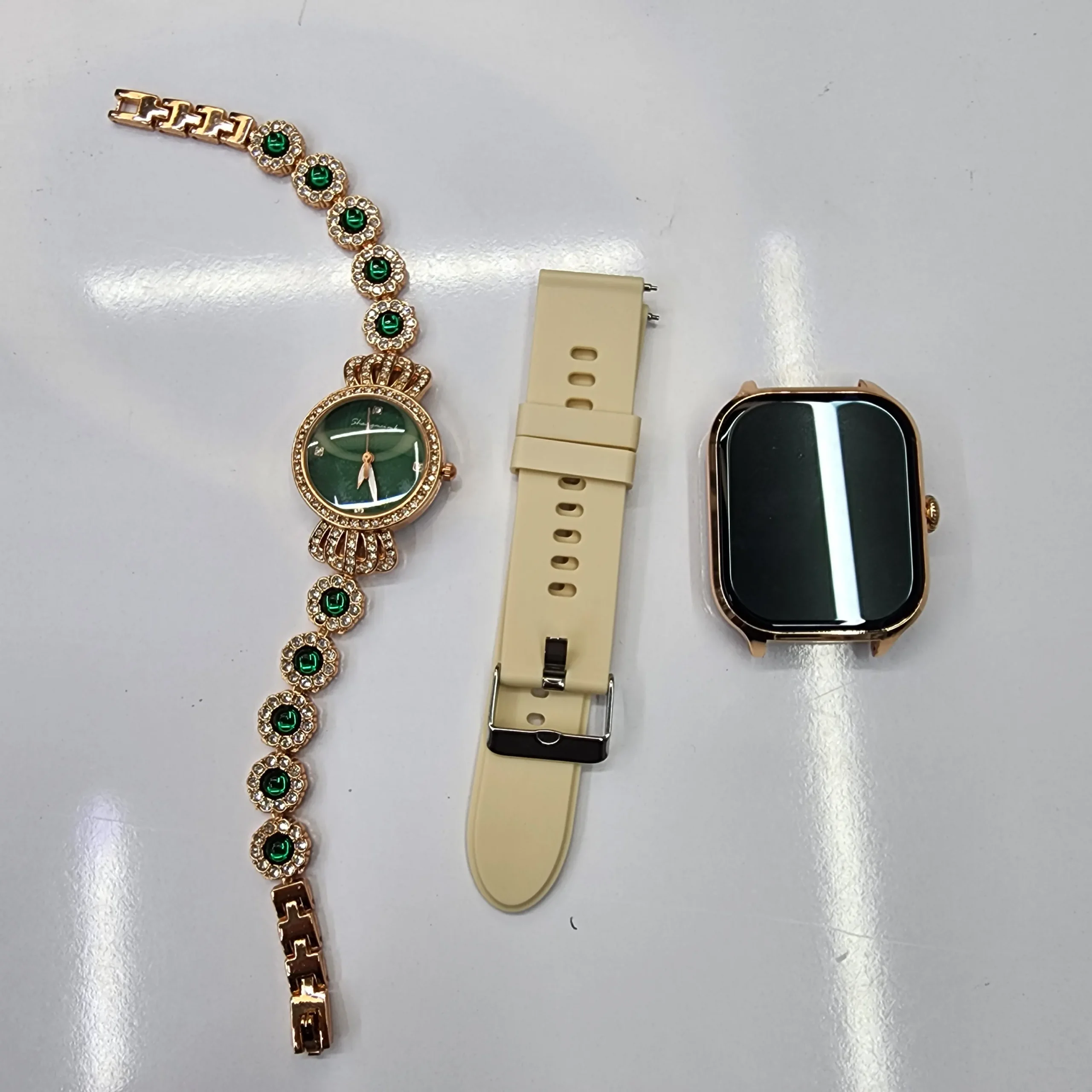 ساعت هوشمند A56 Plus صفحه نمایش 2.02 اینچ همراه با ست کامل جواهرات 8 ساعت هوشمند A56 Plus کرم همراه ست کامل جواهرات