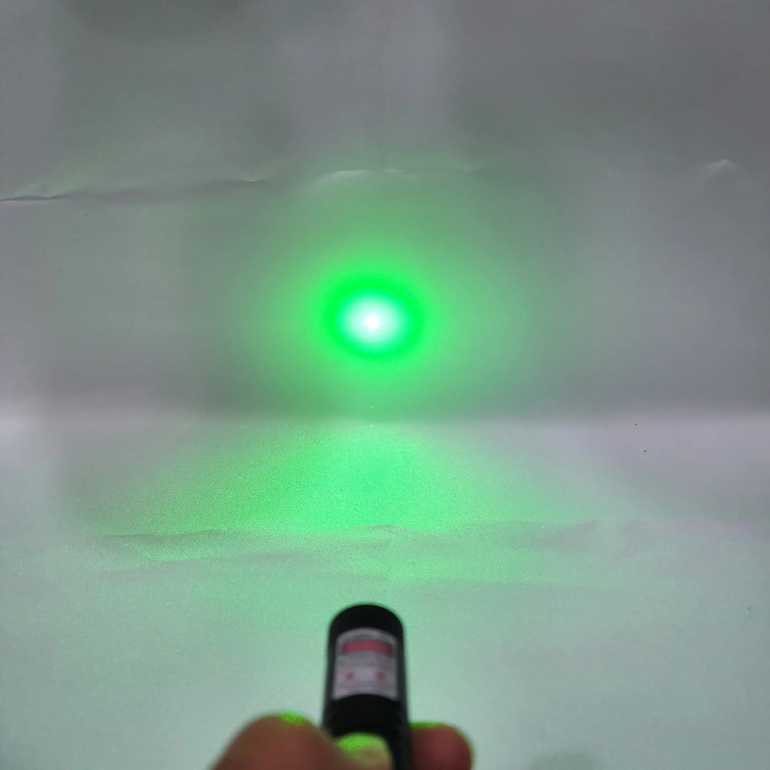 لیزر سبز مدل 303 8 لیزر سبز پر قدرت مدل 303