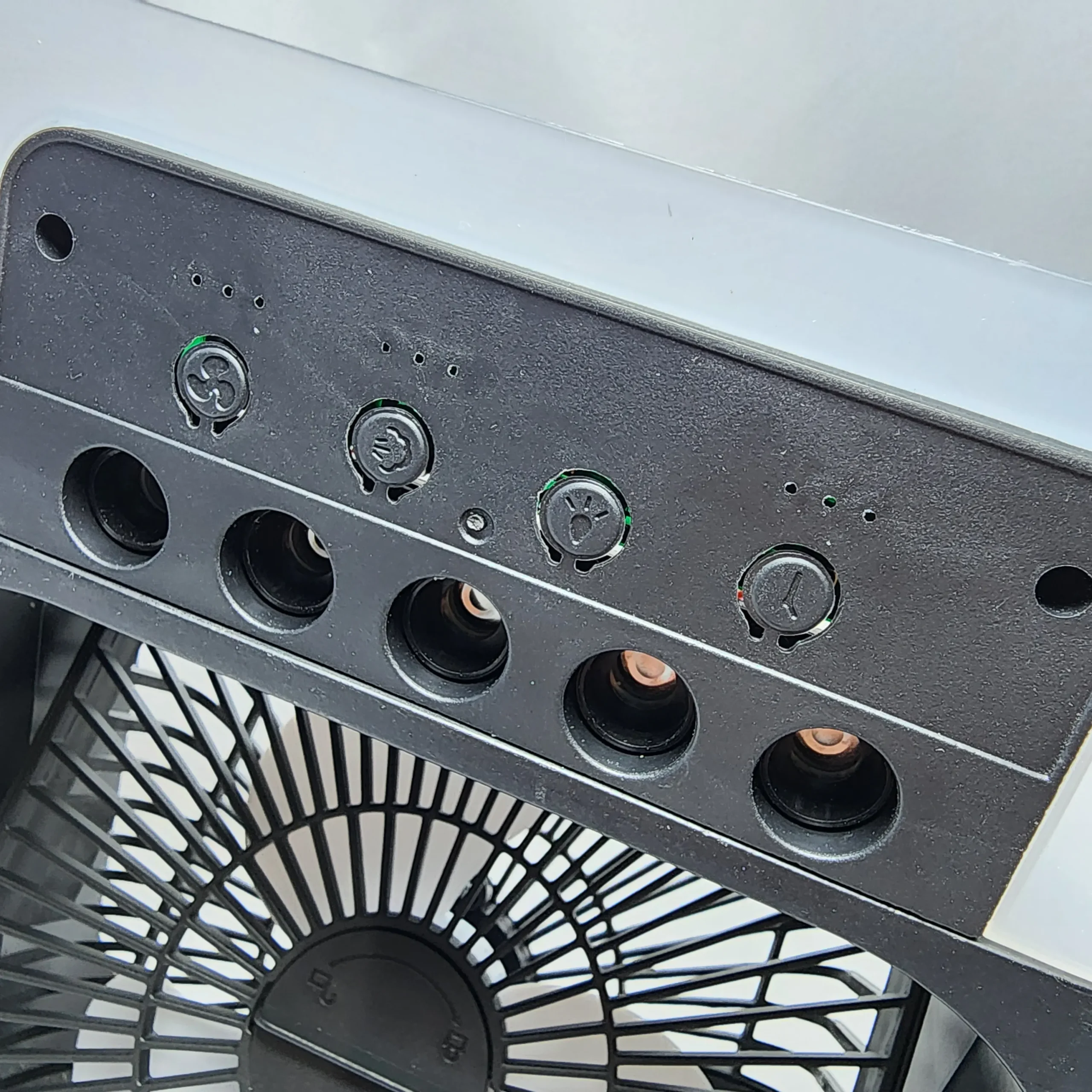 پنکه خنککننده رومیزی Mini Cooling Fan مدل توربینی با مخزن آب و اسپری مه خنک 6 مینی کولر، پنکه آبی قابل حمل، کولر رومیزی USB، فن خنککننده همراه، فن اسپری مه، کولر کوچک